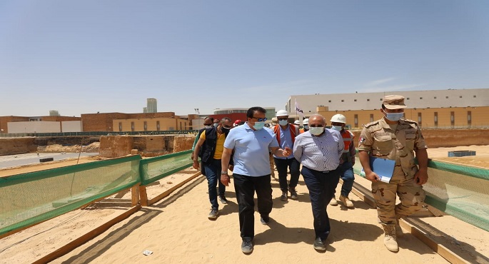 بالصور .. وزير التعليم العالي يتفقد إنشاءات المجمع الأكاديمي الجديد للجامعة المصرية اليابانية للعلوم والتكنولوجيا