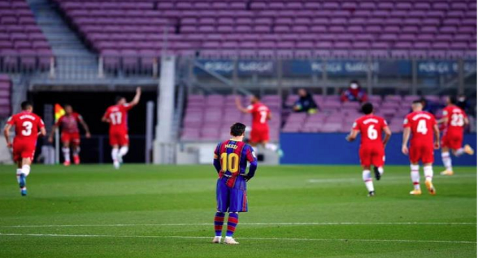 برشلونة يتعرض لخسارة أمام غرناطة بنتيجة 1-2 ويفقد فرصة تصدر الدوري الإسباني