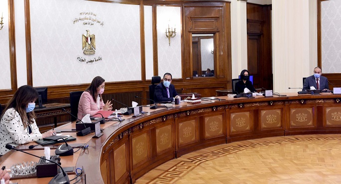 بالصور.. رئيس الوزراء يستعرض جهود المساهمة في إعداد تقرير التنمية البشرية مصر 2020