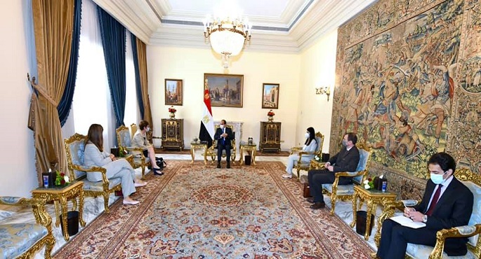 الرئيس السيسي يعرب عن تطلعه لمواصلة التعاون مع البنك الأوروبي لإعادة الإعمار والتنمية