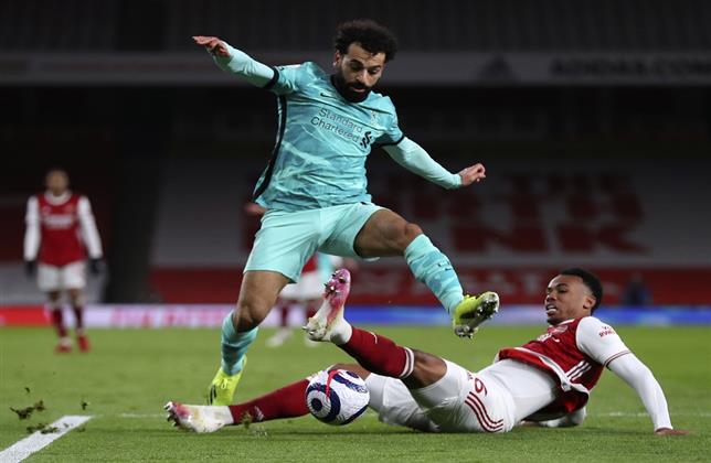 محمد صلاح يقود ليفربول للفوز على أرسنال بثلاثية نظيفة ويتصدر هدافي الدوري الانجليزي