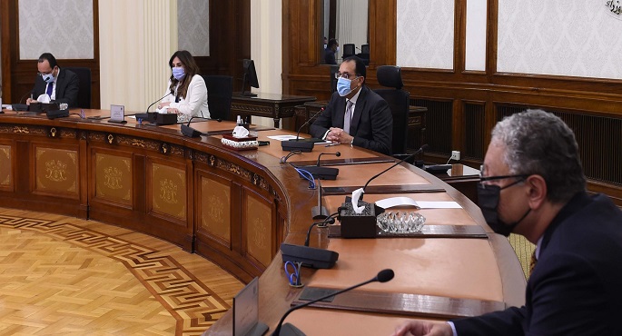بالصور .. رئيس الوزراء يلتقي عدداً من كبريات المكاتب الإستشارية لوضع تصور لتطوير منطقة الفسطاط