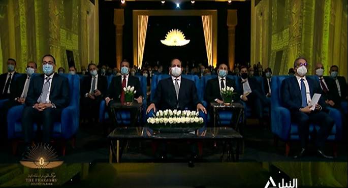 الرئيس السيسي يعطي إشارة انطلاق موكب المومياوات الملكية