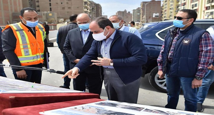 بالصور.. الرئيس السيسي يتفقد أعمال تطوير عدد من المحاور والطرق الجديدة