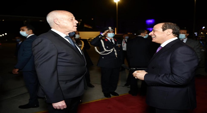بالصور.. الرئيس السيسي يودع نظيره التونسي قيس سعيد بمطار القاهرة