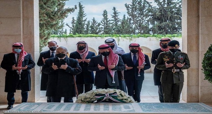الأمير حمزة يرافق العاهل الأردني خلال الاحتفال بمناسبة مئوية البلاد