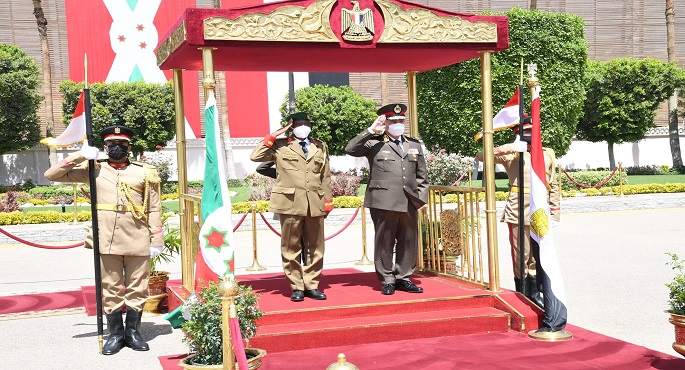 بالصور.. رئيس أركان القوات المسلحة يلتقي رئيس قوات الدفاع الوطني البوروندي