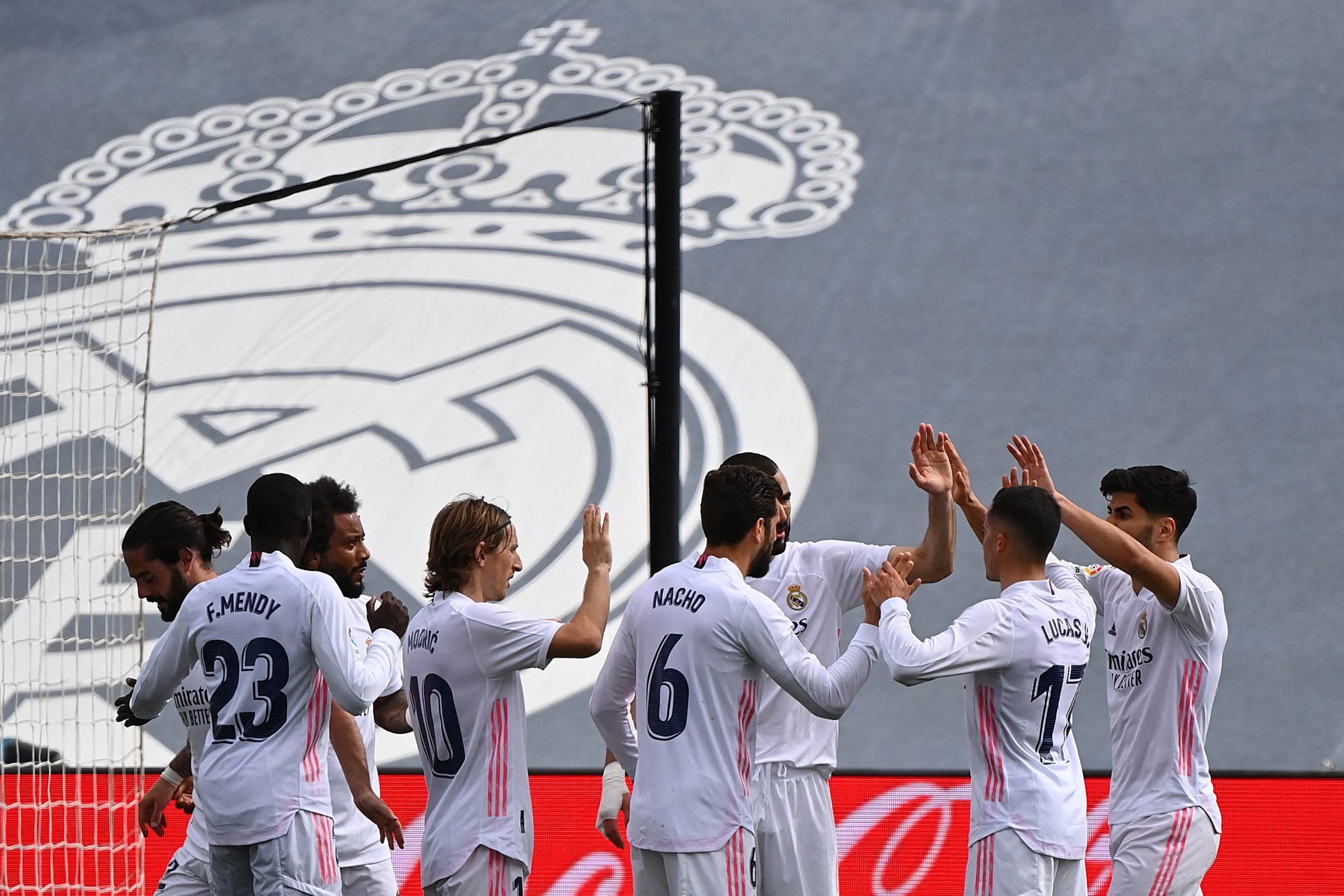ريال مدريد يستضيف فياريال ويأمل فى تعثر أتلتيكو لخطف لقب الليجا