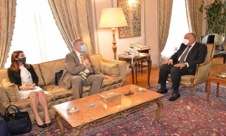بالصور .. وزير الخارجية يلتقي مبعوث الأمم المتحدة الخاص إلى ليبيا