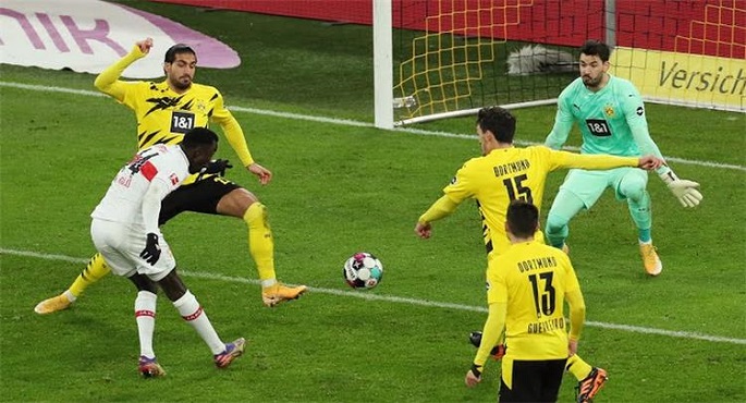 فوز بوروسيا دورتموند على شتوتجارت بنتيجة 3-2 بالدوري الألماني