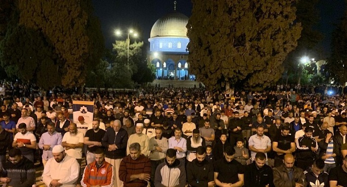 رغم الإجراءات الإسرائيلية.. 75 ألف شخص أدوا صلاتي العشاء والتراويح في المسجد الأقصى