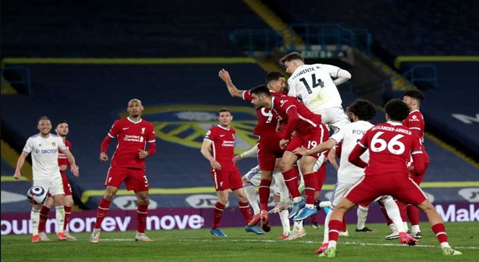 ليدز يخطف تعادلا قاتلا من ليفربول في الدوري الإنجليزي