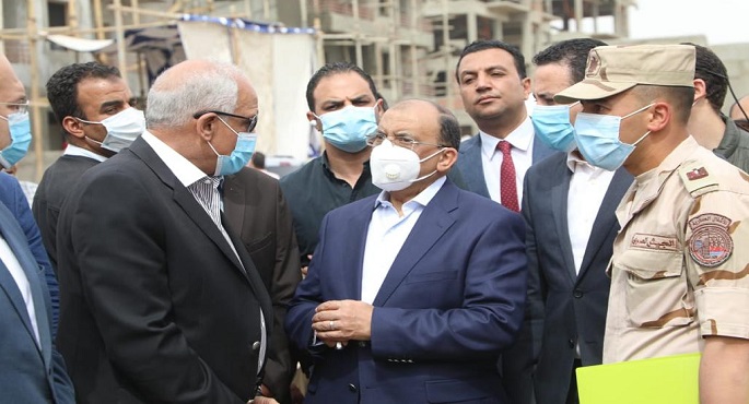 بالصور.. وزير التنمية المحلية ومحافظ الجيزة يتفقدان مشروع إنشاء مساكن لمتضرري السيول بقرية الديسمى بالصف
