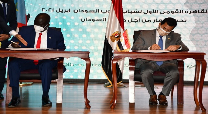 بالصور.. وزير الشباب والرياضة ونظيره بجنوب السودان يوقعان بروتوكول تعاون مشترك