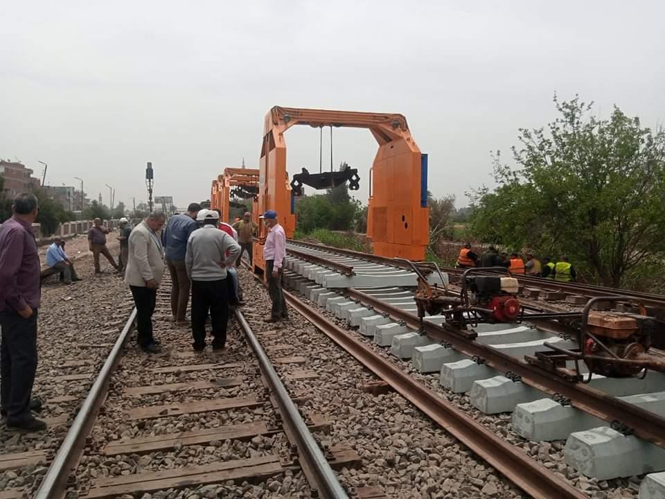 وزير النقل: يجري العمل على قدم وساق لإعادة تأهيل منطقة حادث قطار طوخ