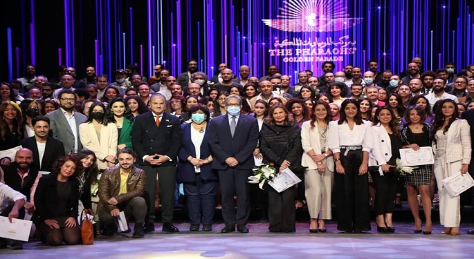 بالصور.. وزيرا الثقافة والآثار يكرمان نجوم موكب المومياوات بالأوبرا