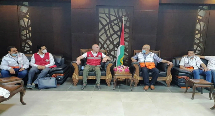 الهلال الأحمر المصرى يناقش مع نظيره الفلسطينى سبل دعم قطاع غزة