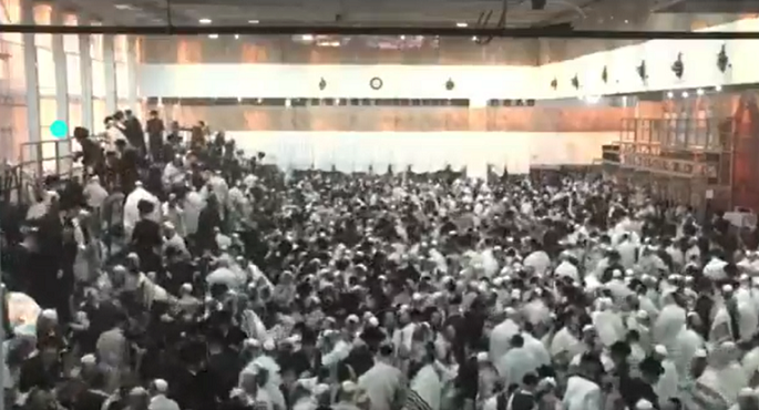 مقتل شخصين على الأقل وإصابة العشرات بانهيار مدرج داخل كنيس يهودي غرب القدس