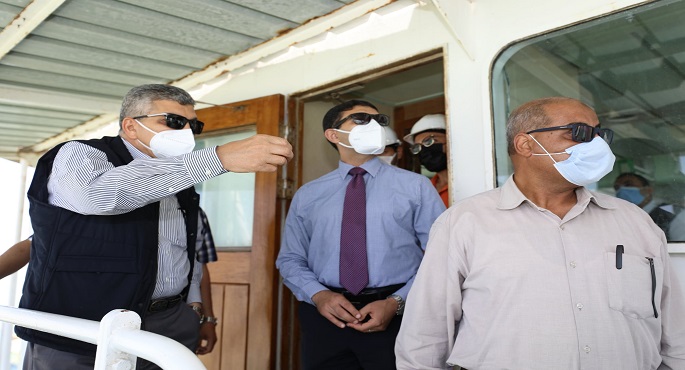 بالصور.. الفريق أسامة ربيع يتابع أعمال التكريك بموقع مشروع ازدواج القناة بالبحيرات المرة الصغرى