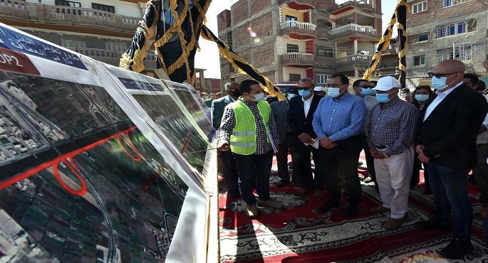 بالصور.. رئيس الوزراء يتفقد عددا من مشروعات الطرق والكباري للربط بين محافظتى القليوبية والدقهلية