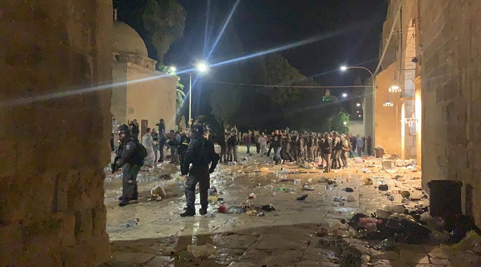 ارتفاع مصابى مواجهات الأقصى والشيخ جراح لأكثر من 200 .. واسرائيل تغلق المصلى القبلي بالمسجد
