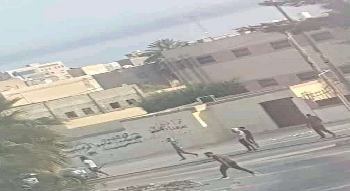 اشتباكات عنيفة بين مجموعات مسلحة وسط صرمان غربي ليبيا