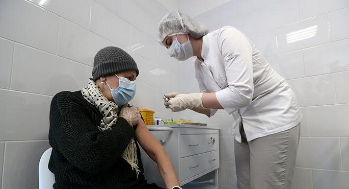دراسة: لا ضرر من تلقي لقاحي كورونا والإنفلونزا في نفس الوقت