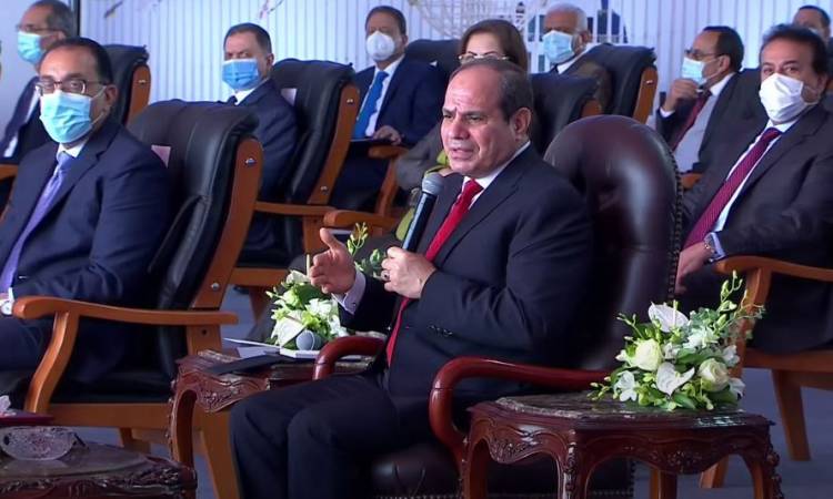 خلال افتتاحه مشروعات تنموية .. السيسي : هيئة قناة السويس عملاقة وتتطور بما يتلاءم مع تطور حركة التجارة بالعالم