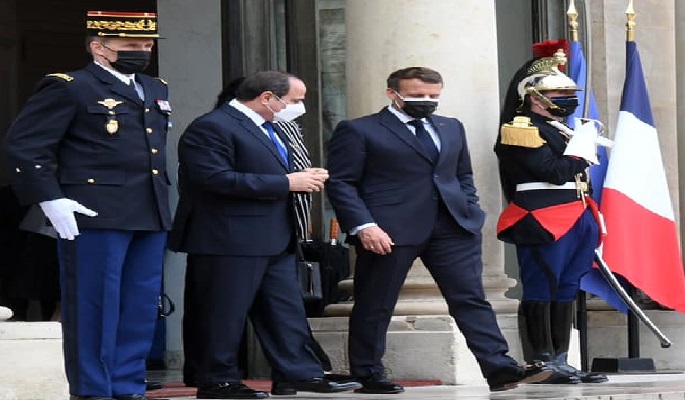 الرئيس السيسي يؤكد لماكرون حرص مصر على تعميق الشراكة الاستراتيجية الممتدة مع فرنسا