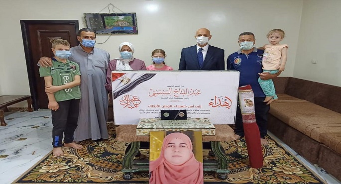 بالصور.. الصحة تقدم هدايا الرئيس السيسي لشهداء الأطقم الطبية بمناسبة عيد الفطر