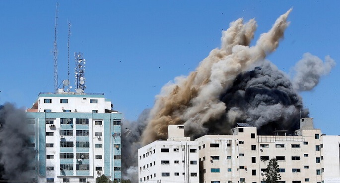 على غرار برج “الشروق” .. إسرائيل تدمر برج “الجلاء” في غزة الذى يضم مقرات وسائل إعلام عالمية