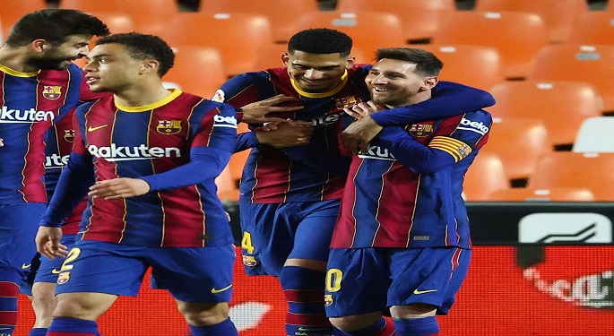 برشلونة يعبر فالنسيا ويواصل مطاردة أتليتكو على صدارة الدوري الإسباني
