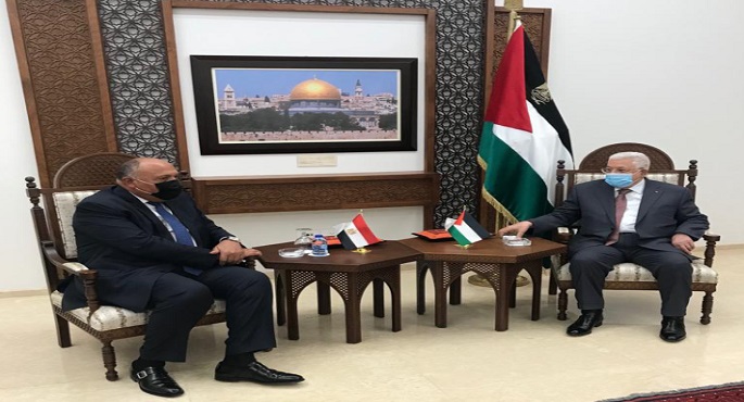 شكري يؤكد للرئيس الفلسطيني مواصلة القاهرة مساعيها للبناء على وقف إطلاق النار في غزة