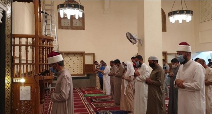بالصور..”الأوقاف”: خلال صلاة التراويح ..روَّاد المساجد يظهرون وعيًا غير مسبوق