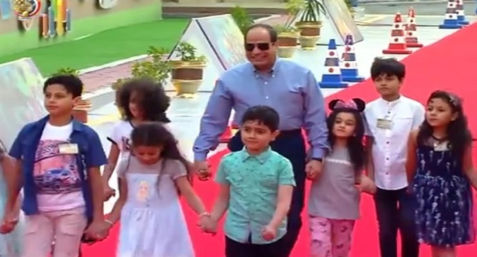 بالفيديو.. القوات المسلحة تحتفي بأسر الشهداء بمناسبة عيد الفطر المبارك