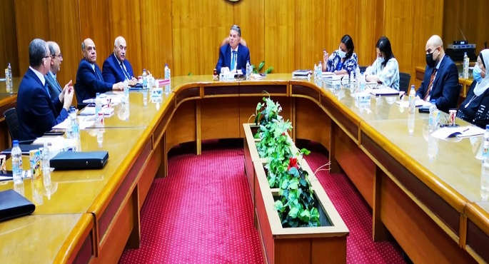 وزير قطاع الأعمال العام يتابع موقف الأعمال الإنشائية لمصانع الغزل والنسيج