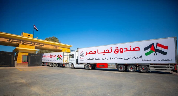 بالصور .. بتوجيهات من الرئيس السيسي .. مصر ترسل هدية 56 شاحنة مساعدات إنسانية لقطاع غزة