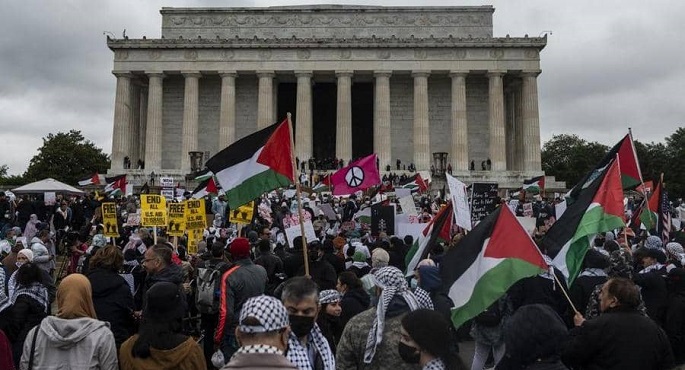 بالصور.. المئات يشاركون بمظاهرة مؤيدة للفلسطينيين في واشنطن