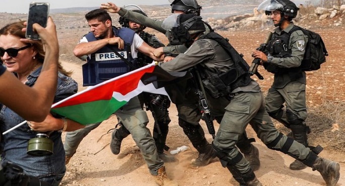 الاحتلال الإسرائيلي يقمع مظاهرة لفلسطينيين يطالبون باسترداد جثمان شهيد مُحتجز منذ سبتمبر
