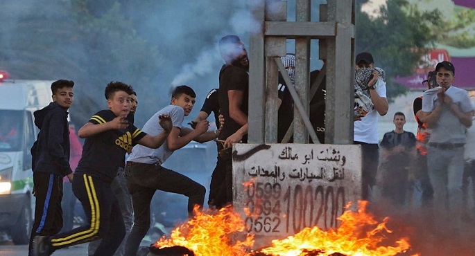 استشهاد شاب فلسطيني برصاص الاحتلال الإسرائيلي وسط الخليل .. وإصابة العشرات خلال مواجهات في البيرة والخليل
