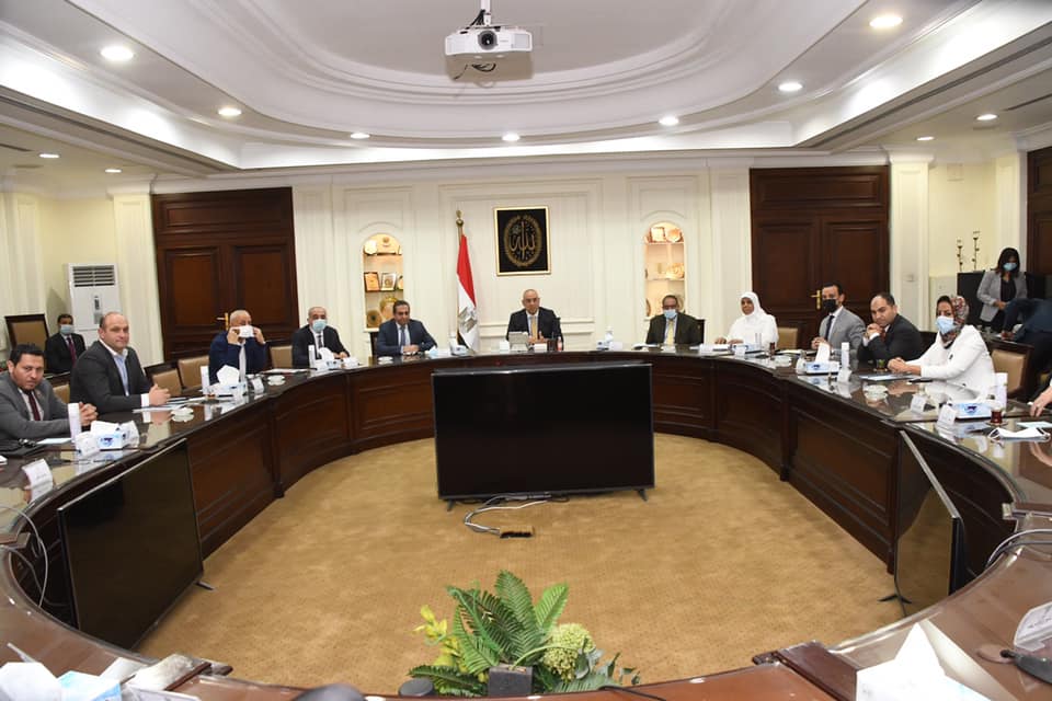 وزير الإسكان يلتقي أعضاء تنسيقية شباب الأحزاب لمناقشة القضايا التي تهم الشارع المصري وتمس حياة المواطنين