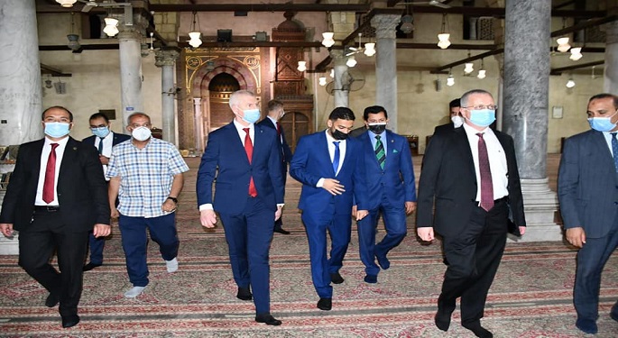 بالصور.. وزير الشباب والرياضة الروسي يزور مجمع الأديان