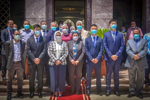 بالصور.. اجتماع وزيرة الصحة مع وفد الخبراء الصينيين لبدء تصنيع لقاح “سينوفاك” بمصر