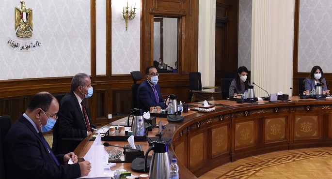 رئيس الوزراء يستعرض مشروعات التعاون المشتركة بين مصر وفرنسا
