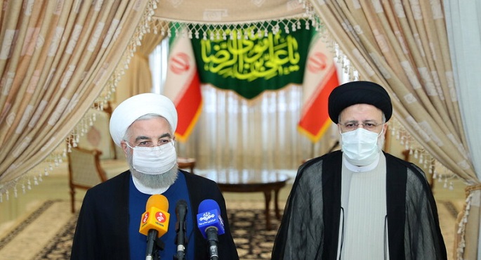 الرئيس الإيراني الجديد يبحث مع روحاني مستقبل الاتفاق النووي ومفاوضات فيينا