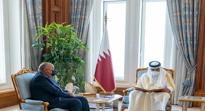 وزير الخارجية يسلم أمير قطر رسالة من الرئيس السيسي