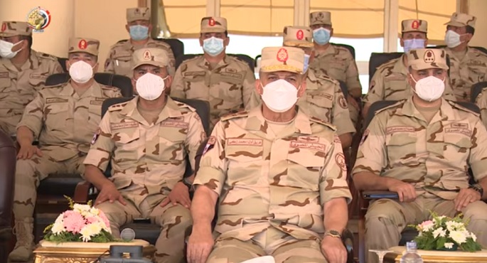 بالفيديو والصور.. وزير الدفاع يشهد المرحلة الرئيسية للمناورة (رعد 5) بالمنطقة الشمالية العسكرية