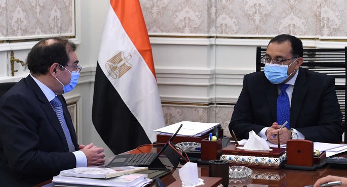 بالصور.. رئيس الوزراء يستعرض موقف توصيل الغاز الطبيعي للمنازل في إطار المبادرة الرئاسية “حياة كريمة”