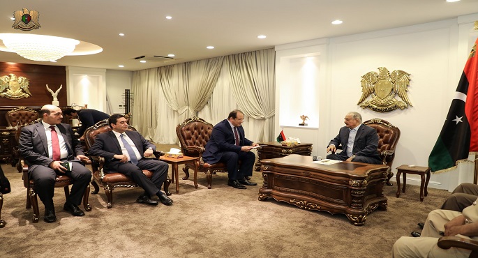 بتوجيهات من الرئيس السيسي.. اللواء عباس كامل يزور بنغازي ويلتقي المشير خليفة حفتر