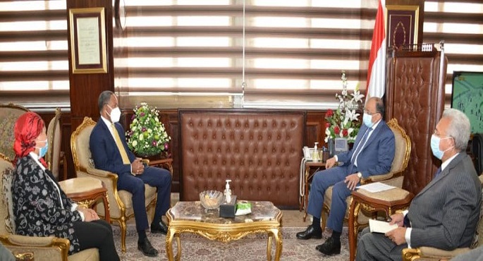 بالصور.. وزير التنمية المحلية يستقبل مدير برنامج الأغذية العالمي في نهاية فترة عمله بالقاهرة